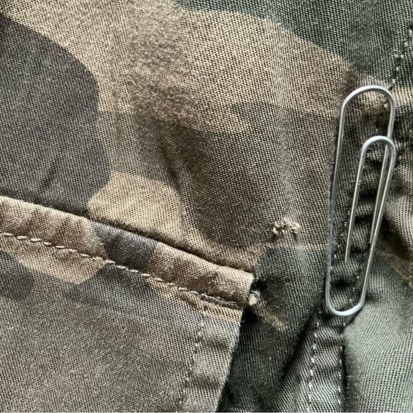 Sanctuary Womens Green Camo Utility Jacket Size Small Raw Edge Trim Outdoor - Picture 9 of 9